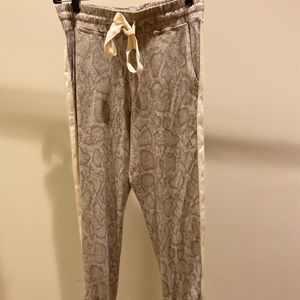 Dimensions joggers reptile print